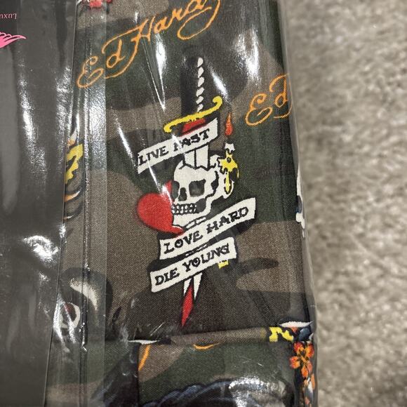 Ed Hardy Skull Camouflage 6 Piece King Sheet Set Tattoo Print with 4 Pillowcases - Picture 4 of 5